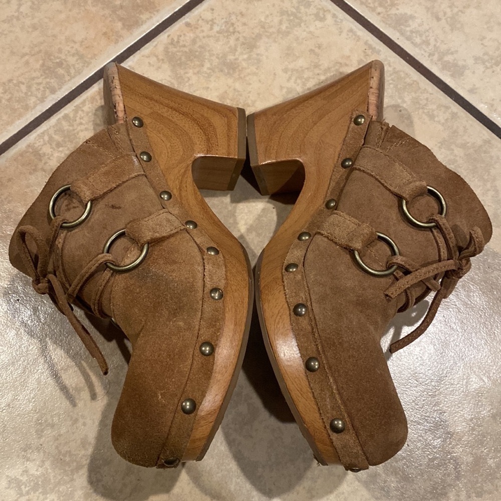 Korks woodley bow suede clog mule size 8